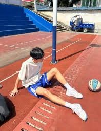 哈兰德欧冠30球仅用25场，打破范尼纪录